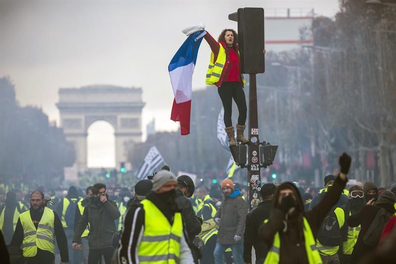 Editorial: El laberinto de la lucha de clases en Francia